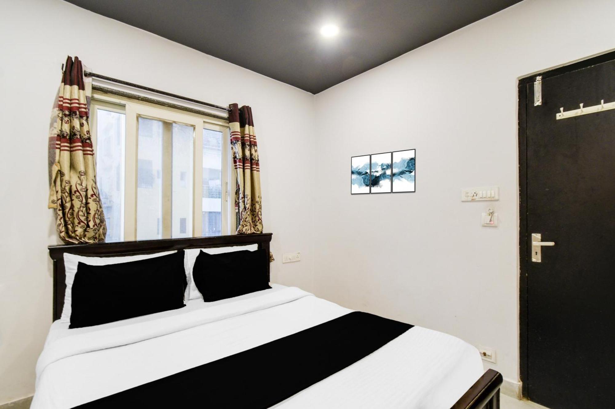 Super Townhouse Alwal Road Hotel Trimulgherry Exterior photo